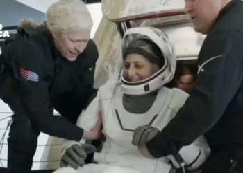 Se retira de la NASA la astronauta que quedó nueve meses varada en el espacio