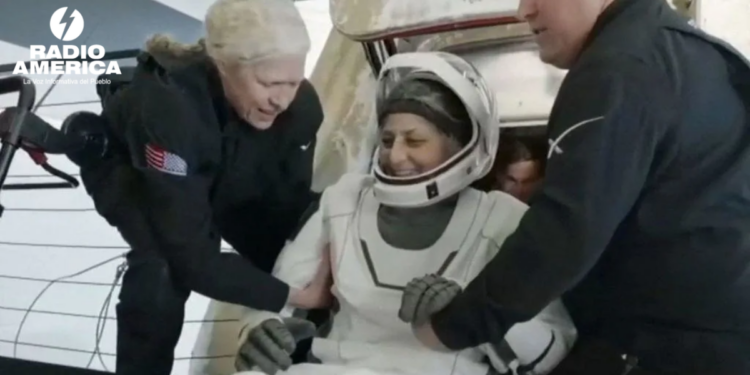 Se retira de la NASA la astronauta que quedó nueve meses varada en el espacio