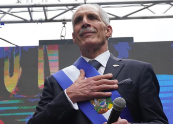 Presidente de Honduras dirigirá la cartera de Salud con apoyo de sus tres vicepresidentes