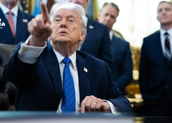Trump advierte que la flota que se dirige a Irán es «incluso mayor» que la de Venezuela
