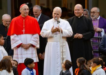 El papa urge a un alto el fuego y que se retome el diálogo para la paz en Ucrania