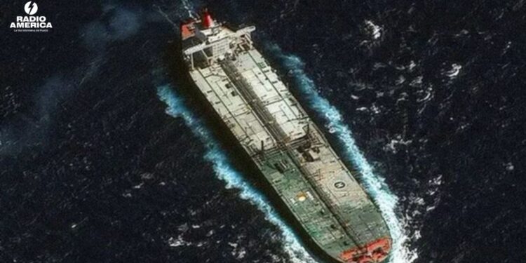 EE.UU. intercepta un petrolero en el Índico por violar bloqueo de Washington en el Caribe