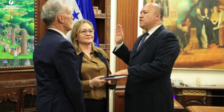 Presidente Asfura nombra nuevas autoridades para energía, vivienda, educación y telecomunicaciones