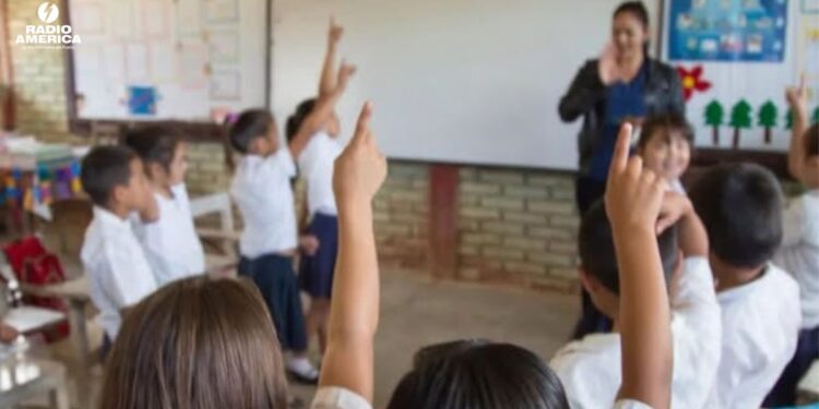 María Antonieta Mejía: Inicia el año lectivo 2026 con entrega de kits escolares