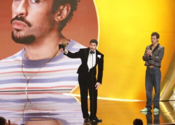 Bad Bunny hace historia en los Grammy en una gala con criticas al ICE