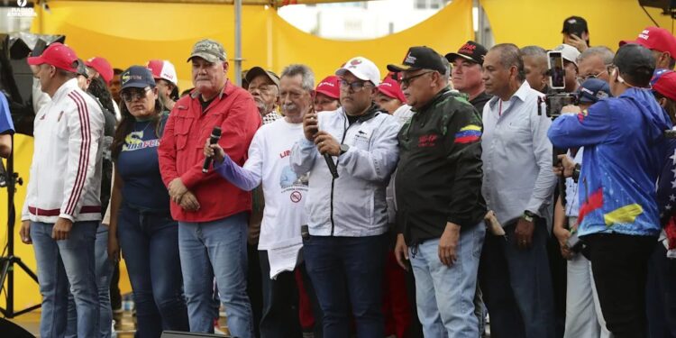 El chavismo marcha en Caracas a un mes del ataque de EE.UU. y la captura de Maduro
