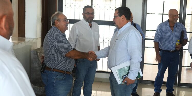 Gobierno y sector productivo articulan estrategias para impulsar la producción nacional