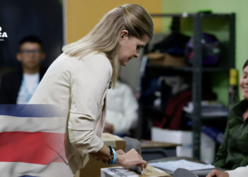 Oficialista Fernández vota y llama a participar en «la fiesta democrática» de Costa Rica