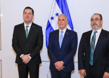 Gobierno firma convenio con CAF