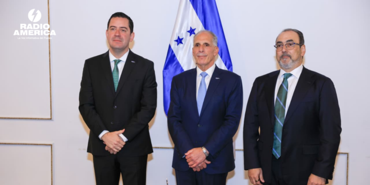 Gobierno firma convenio con CAF