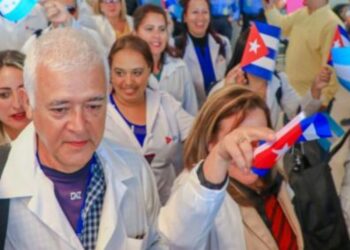 Brigada médica cubana regresa de Honduras tras finalizar el contrato de cooperación