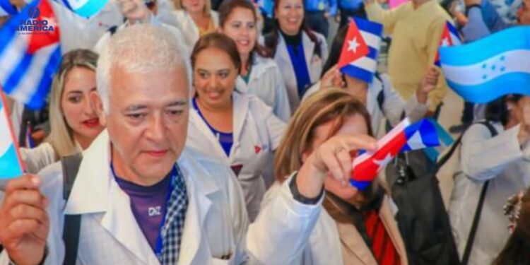Brigada médica cubana regresa de Honduras tras finalizar el contrato de cooperación