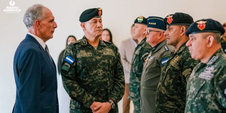 Presidente Asfura reafirma compromiso con el fortalecimiento de las Fuerzas Armadas