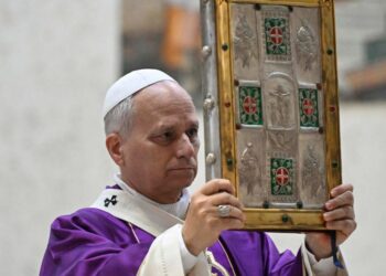 El papa pide el cese del fuego en Oriente Medio y reabrir vías de diálogo
