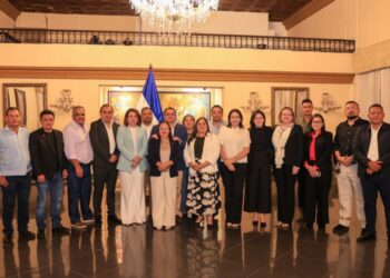 Gobierno coordina agenda con gobernadores políticos del país