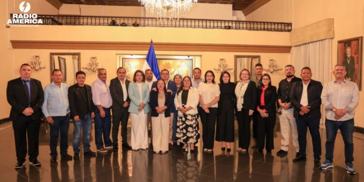 Gobierno coordina agenda con gobernadores políticos del país