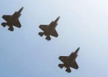 Irán dice haber alcanzado un F-16 israelí, mientras Israel niega daños