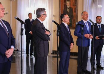 Presidente Asfura detalla que el Gobierno eroga 160 millones de lempiras semanales como aporte económico temporal al precio de los combustibles