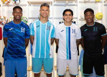 Con un desfile de los internacionales, Honduras presenta en España cuatro nuevos vestuarios
