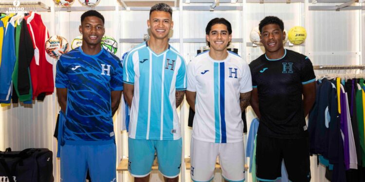 Con un desfile de los internacionales, Honduras presenta en España cuatro nuevos vestuarios