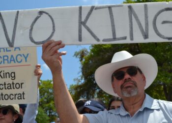 Gobierno Trump desestima las protestas de 'No Kings', que atrae a manifestantes en todo el país