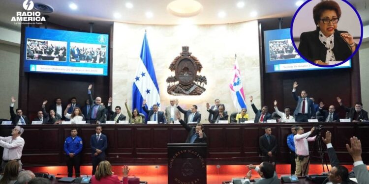 Secretario del Congreso Nacional brinda detalles de cómo se produjo la renuncia de Rebeca Ráquel Obando