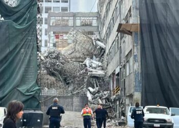 Tres personas atrapadas tras colapso de edificio en Ciudad de México