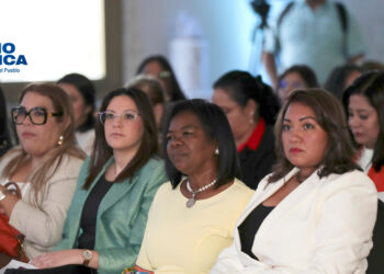 Mujeres_radioamérica jpg