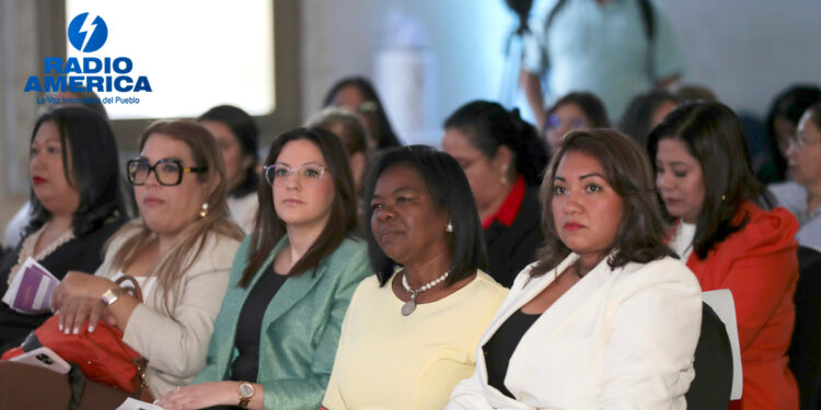 Mujeres_radioamérica jpg