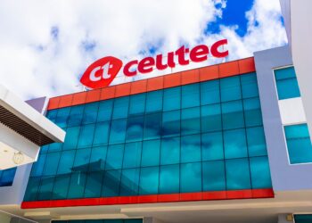 LA NUEVA GENERACIÓN DE ECONOMISTAS QUE HONDURAS NECESITA CEUTEC actualiza su Licenciatura en Economía con enfoque en datos, sostenibilidad y políticas públicas