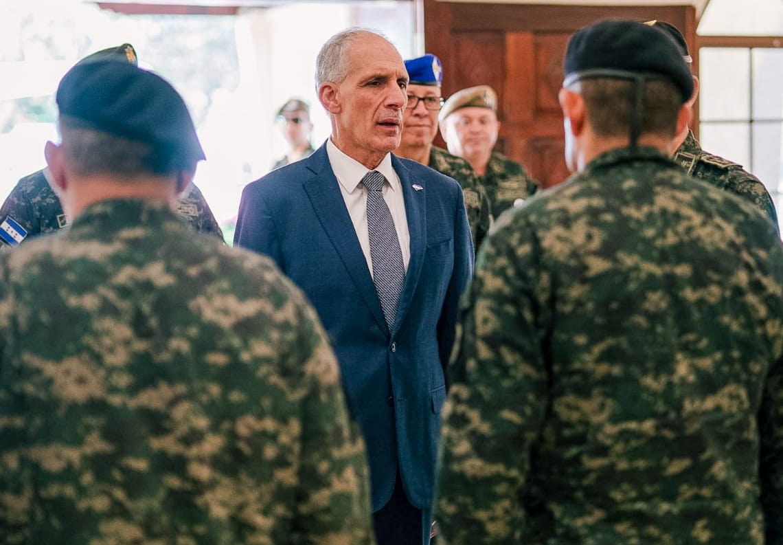El presidente de la República, Nasry Asfura, en la ceremonia y protocolo militar “200 Años al Servicio de la Patria”