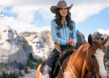 CNN: Miles de dólares de los contribuyentes se gastaron en un caballo, peluquería y más para el anuncio de Noem en Monte Rushmore