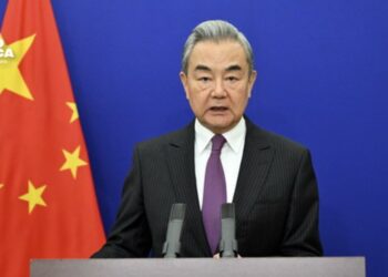 El canciller chino asegura a su par iraní el apoyo de China en la defensa de su soberanía