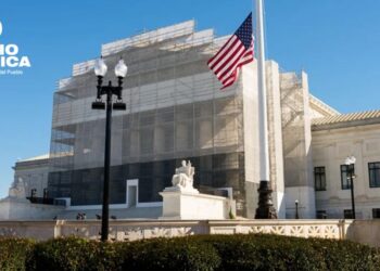 El Supremo de EE.UU. evalúa el poder de Trump para revocar el amparo migratorio TPS