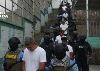 Desarticulan redes de extorsión que operaban desde centros penales
