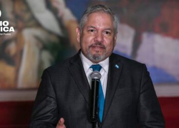 Excanciller Reina señala que el bipartidismo, sigue en su estrategia de "golpear a Libre"