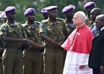 El papa desde Camerún: "El mundo está siendo destruido por unos pocos tiranos"