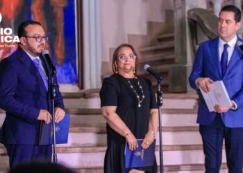 Gobierno oficializa incremento salarial al gremio magisterial