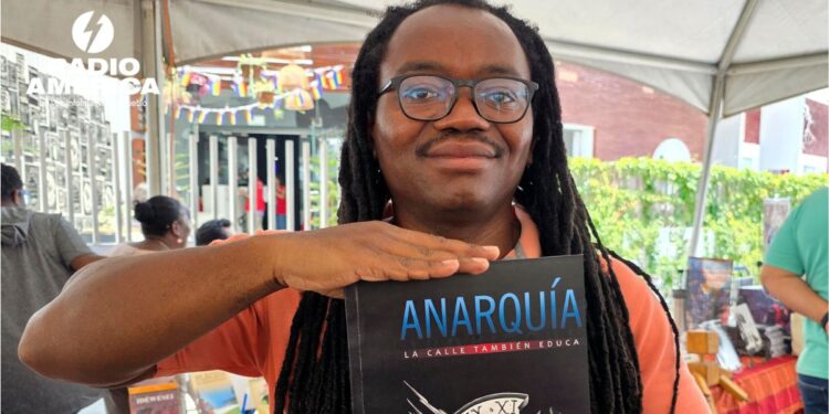Tomás Cayetano retrata en su nuevo libro la violencia cotidiana en los barrios de Honduras