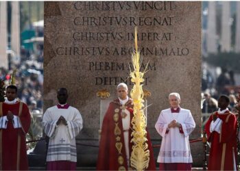 El papa lavará los pies a 12 sacerdotes en San Juan de Letrán en su primera Semana Santa
