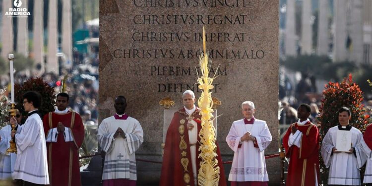 El papa lavará los pies a 12 sacerdotes en San Juan de Letrán en su primera Semana Santa