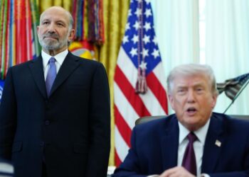 Trump afirma que Irán le ha pedido un alto el fuego y que lo considerará si reabre Ormuz