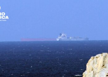 El tráfico en Ormuz se reanuda con cautela tras el anuncio de tregua de EEUU e Irán