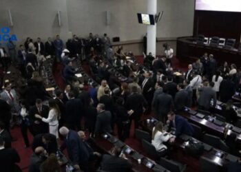 Parlamento de Honduras aprueba que se abra juicio político contra funcionarios electorales