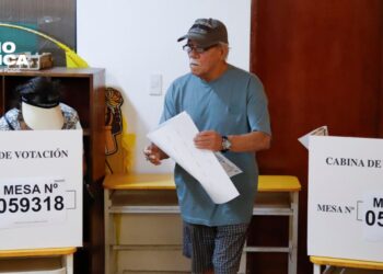 Fiscalía de Perú investiga retraso en llegada del material electoral a centros de votación