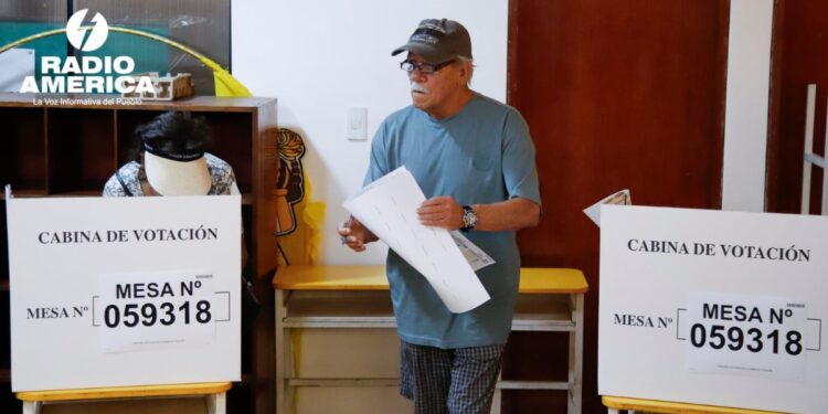 Fiscalía de Perú investiga retraso en llegada del material electoral a centros de votación