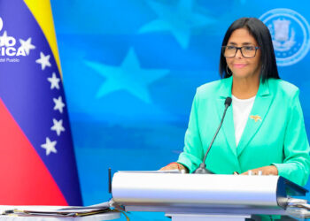 Delcy Rodríguez llama a venezolanos a superar diferencias y pedir cese de sanciones a EEUU
