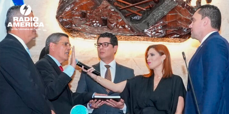 Juramentación_ radioamérica jpg