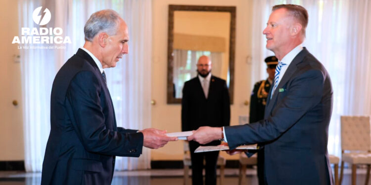 Presidente Asfura recibe cartas credenciales de seis nuevos embajadores acreditados en Honduras