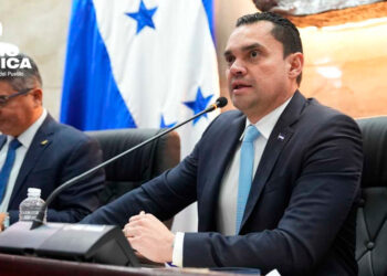 Zambrano dice no sabe cómo reaccionarían los diputados al presentar juicio político contra exmiembros de Comisión Permanente